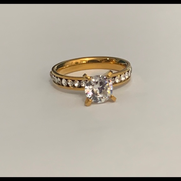 🥰 Wedding Ring 🥰 - Picture 8 of 11